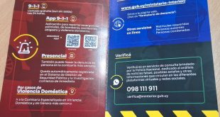 Cartel informativo sobre denuncias y servicios digitales para adultos mayores.